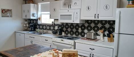 Fridge, microwave, oven, stovetop