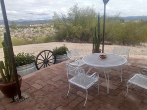 تناول الطعام بالخارج