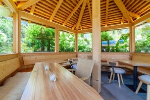 Dining - Apartment “Tratter 4°” with Mountain View, Shared Garden and Wi-Fi (Lagundo)
