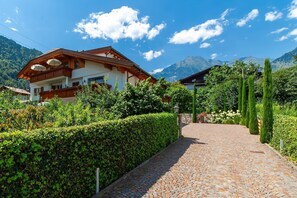Exterior - Apartment “Tratter 4°” with Mountain View, Shared Garden and Wi-Fi (Lagundo)