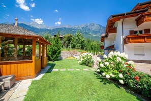 Property grounds - Apartment “Tratter 4°” with Mountain View, Shared Garden and Wi-Fi (Lagundo)
