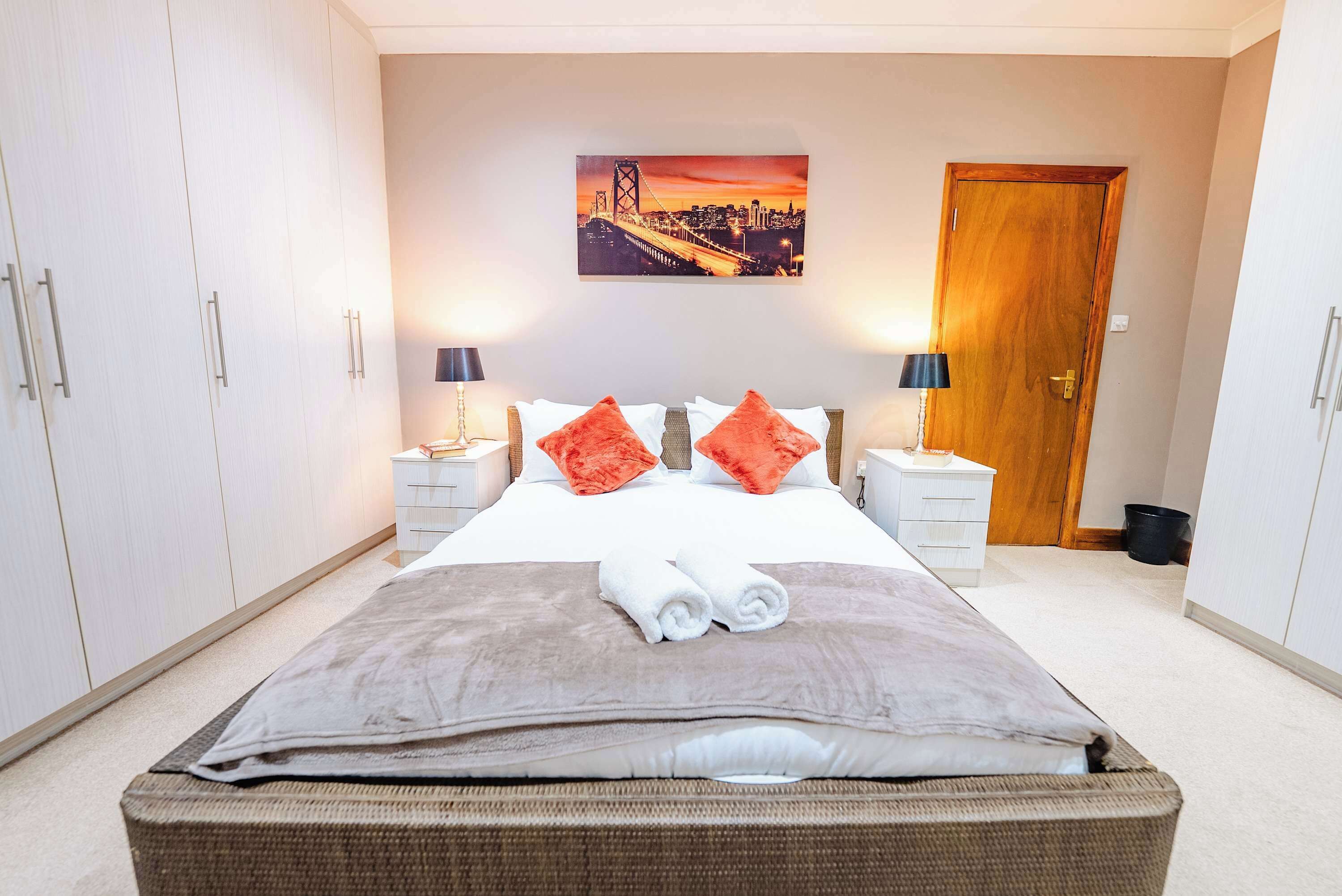 4 Schlafzimmer, Schreibtisch, Bügeleisen/Bügelbrett, kostenloses WLAN