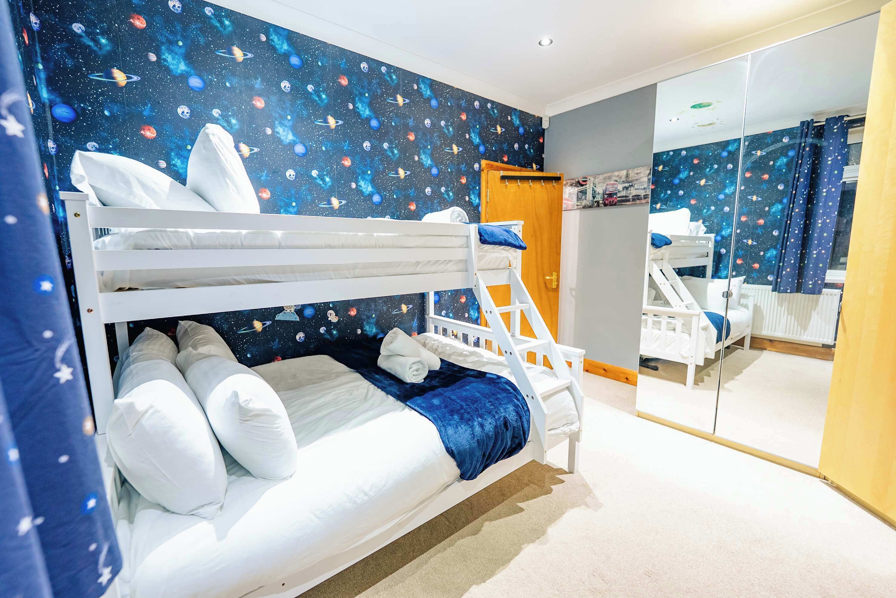 4 bedrooms, desk, iron/ironing board, free WiFi