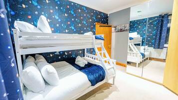 4 bedrooms, desk, iron/ironing board, free WiFi