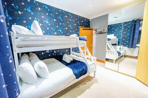 4 habitaciones, escritorio, tabla de planchar con plancha y wifi gratis 