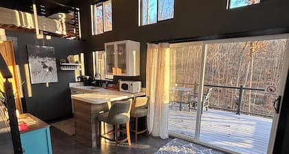 Romantic cabin retreat in the Central Ohio Valley