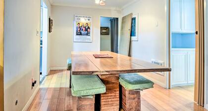 Peaceful 2-bedroom condo with AC in Santa Monica