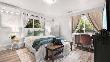 4 bedrooms, desk, iron/ironing board, free WiFi