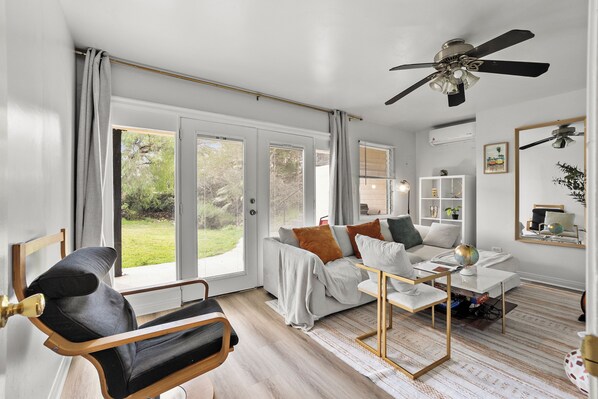 智能电视、电子游戏、书、音乐库