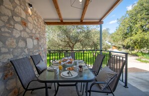 Outdoor dining - Green Oak Villa - Three Bedroom Villa, Sleeps 6 (Zakynthos)