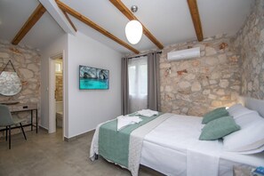 3 bedrooms, iron/ironing board, free WiFi, bed sheets - Green Oak Villa - Three Bedroom Villa, Sleeps 6 (Zakynthos)