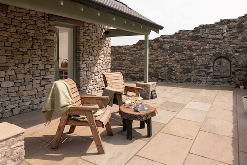 Ellenboro House, Cosy Sleeps 2, Near Cartmel