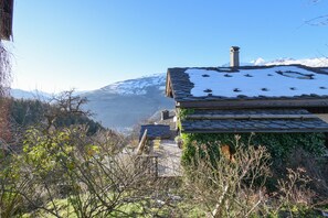 Property grounds - Apartment 'Chalet Paisible' with Mountain View, Private Terrace and Wi-Fi (Bourg-Saint-Maurice)