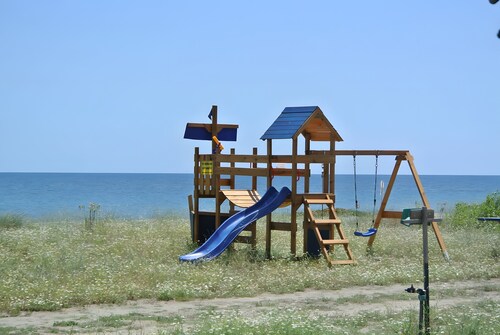 Apartment 'Rico Plage 4 Personnes' with Private Terrace, Wi-Fi and Air Conditioning