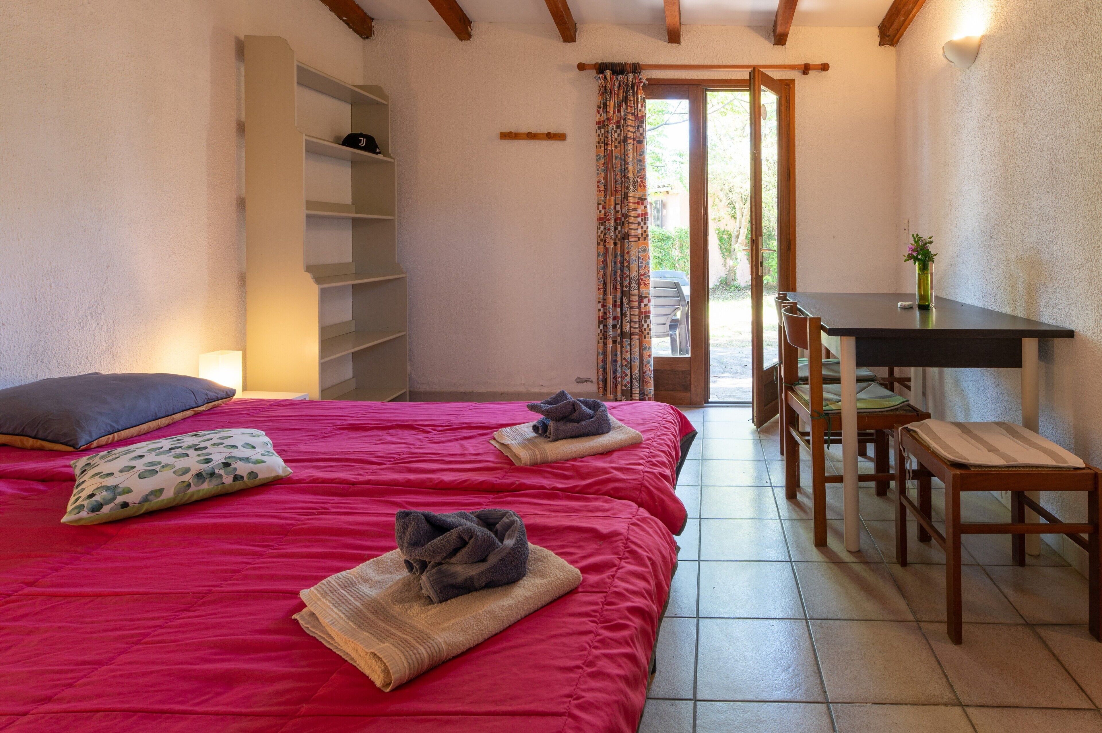 2 bedrooms, WiFi, bed sheets