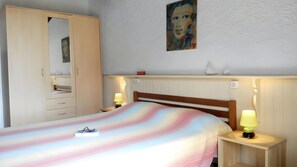 2 bedrooms, WiFi, bed sheets