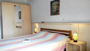 2 bedrooms, WiFi, bed sheets