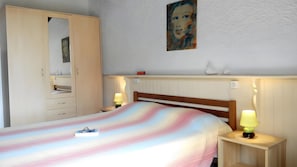 2 bedrooms, WiFi, bed sheets