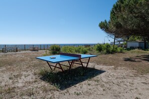 Outdoor dining - Apartment 'Rico Plage 4 Personnes' with Private Terrace, Wi-Fi and Air Conditioning (Talasani)