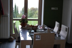 Dining - Villa 'Agriturismo Casa Del Castagneto' with Lake View, Private Terrace & Wi-Fi (Gargnano)