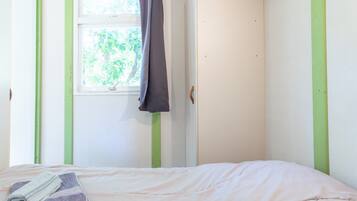 2 bedrooms, WiFi, bed sheets