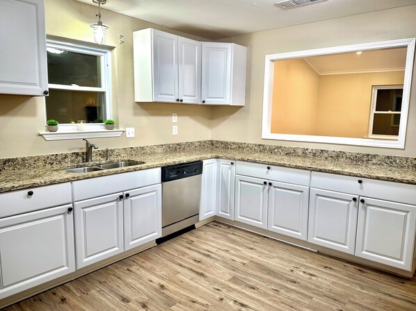 Fridge, microwave, oven, stovetop - Charming & stylish Hammond residence located only 13 minutes away from SLU! (Hammond)