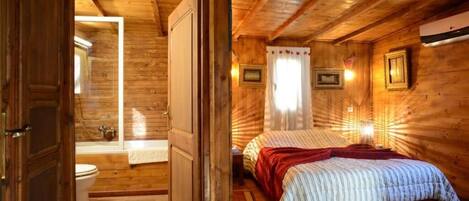 Superior Cabin | In-room safe, free WiFi