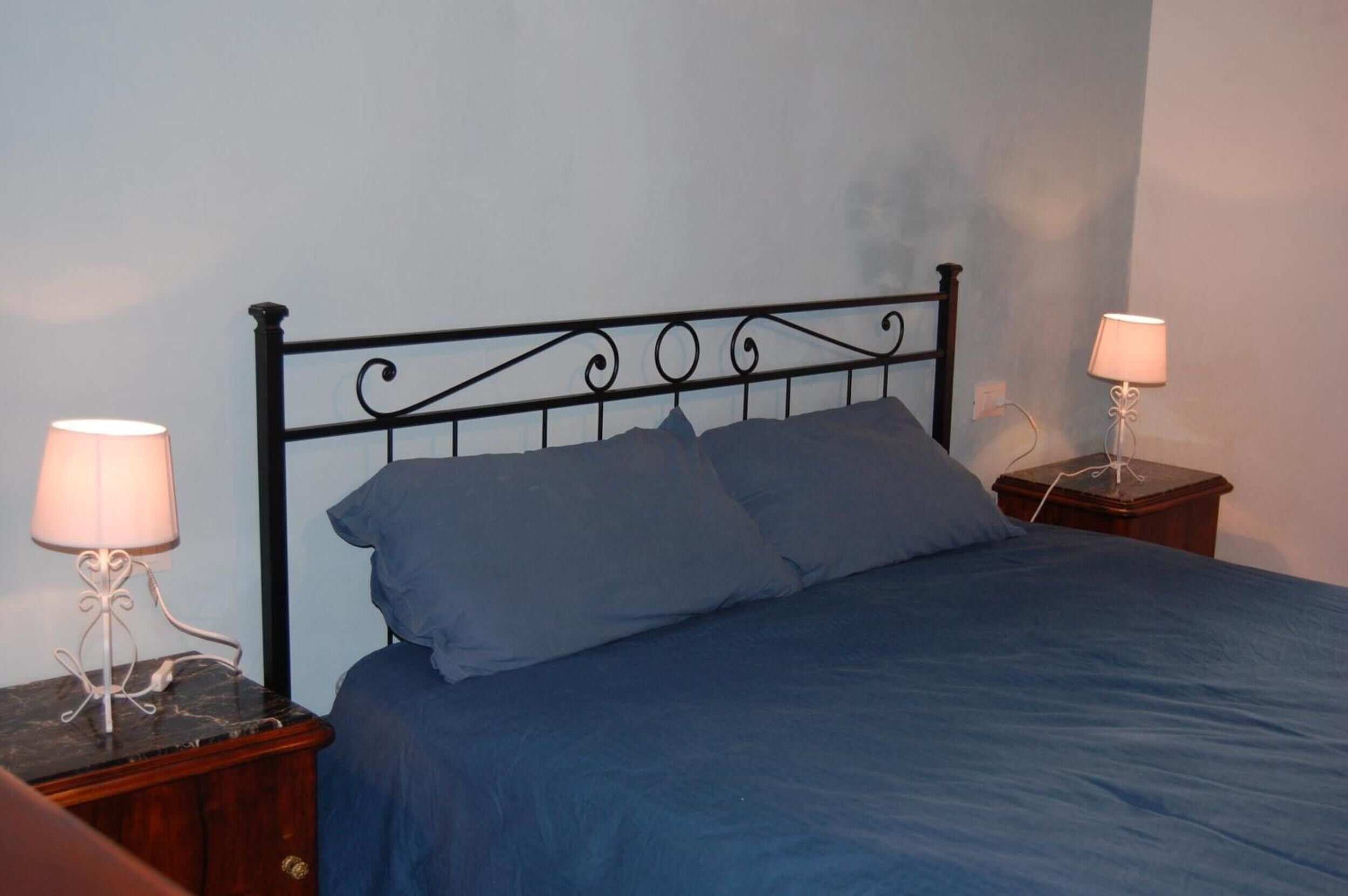 1 bedroom, bed sheets