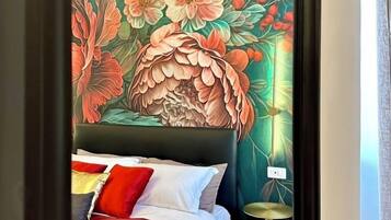 Quarto quádruplo superior, vista para a cidade | Frigobar, escrivaninha, cortinas blackout, ferros/tábuas de passar roupa