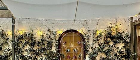 Doppelzimmer, Blick auf den Innenhof | Terrasse/Patio