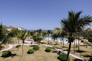 Property grounds - Sotogrande Luxe 1BR • Pool + Beach (Punta Cana)