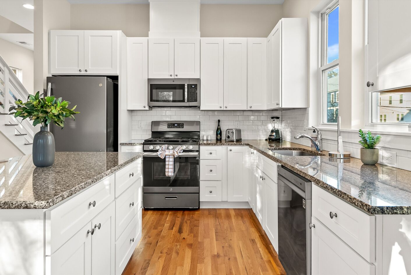 冰箱、微波炉、烤箱、炉灶