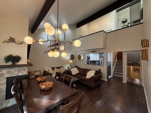 Cottonwood Chalet - New Remodel - Private Hot Tub 3BR/2BA + 4 Ski Resorts
