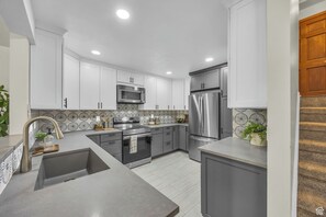 Mikrowelle, Ofen, Herdplatte, Geschirrspüler