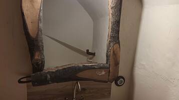 SĂšche-cheveux, serviettes fournies