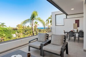 Outdoor dining - Luxury Mirador Resort Apartment (Estepona)