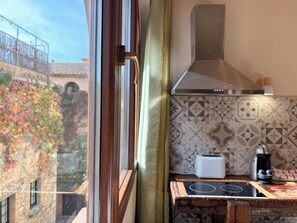 Batterie de cuisine, vaisselle et ustensiles