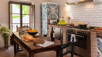 Cookware/dishes/utensils