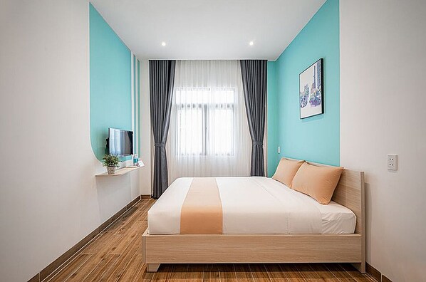 Basic Suite, Balcony, City View | Television