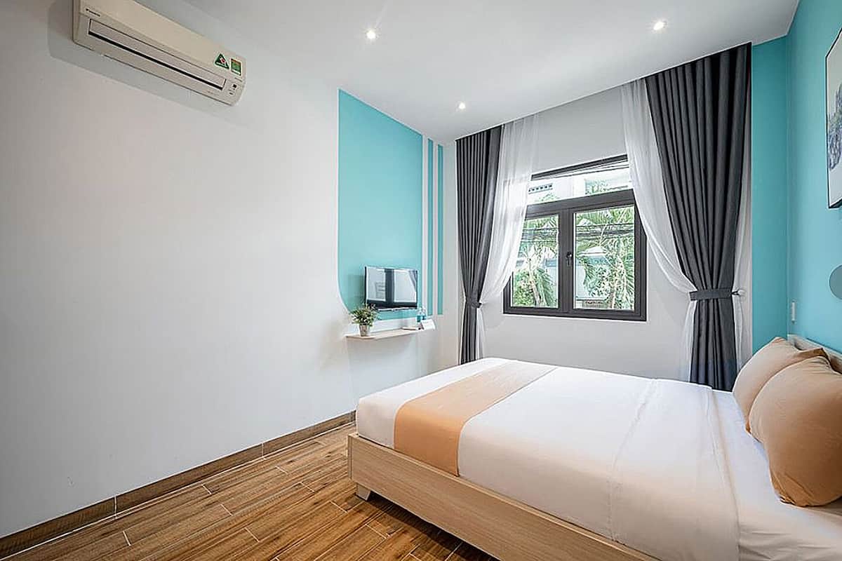 Iron/ironing board, free WiFi