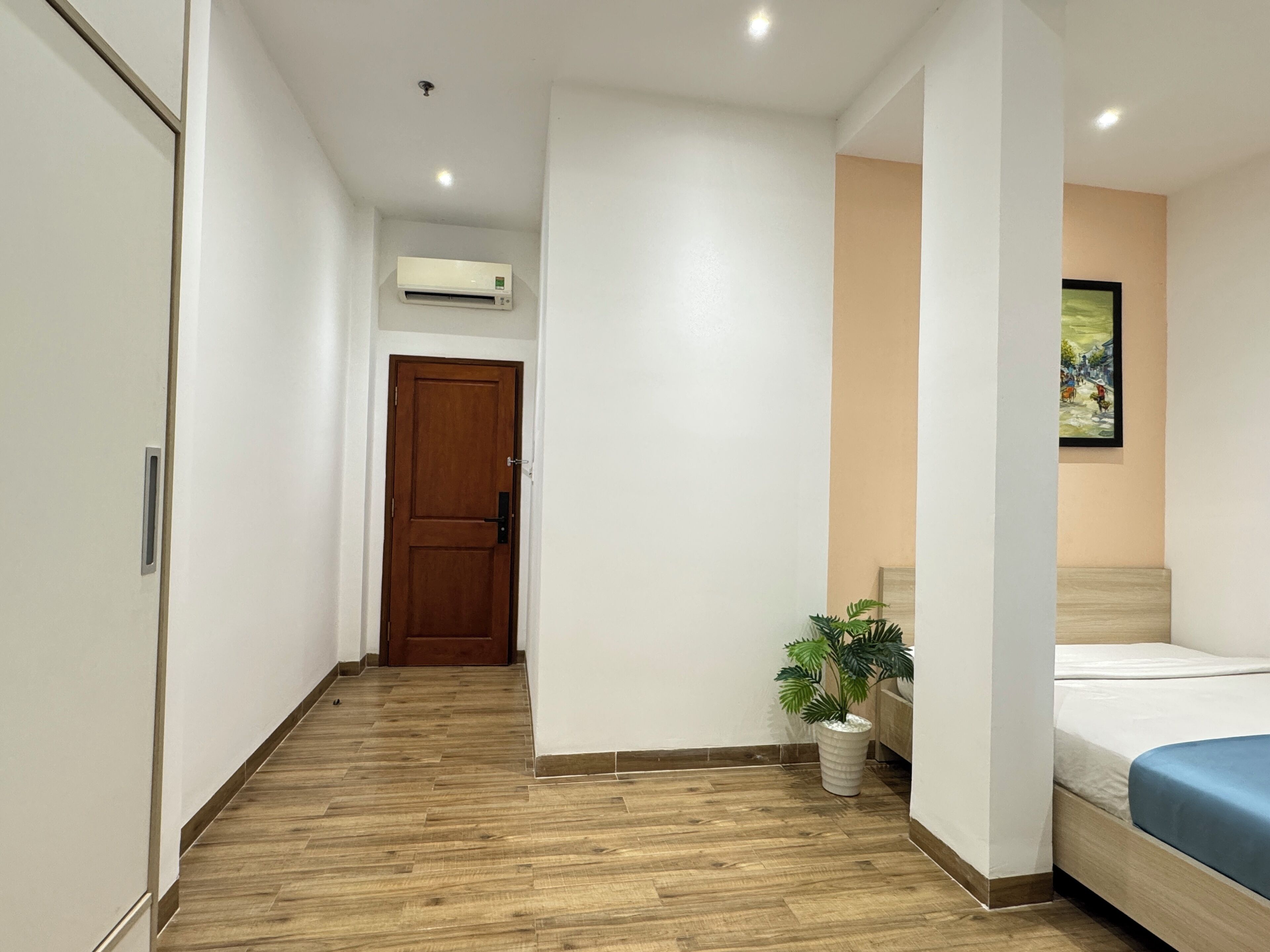 Iron/ironing board, free WiFi