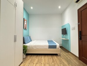 Suite Luxe, patio, vue cour intérieure | Fer et planche à repasser, Wi-Fi gratuit