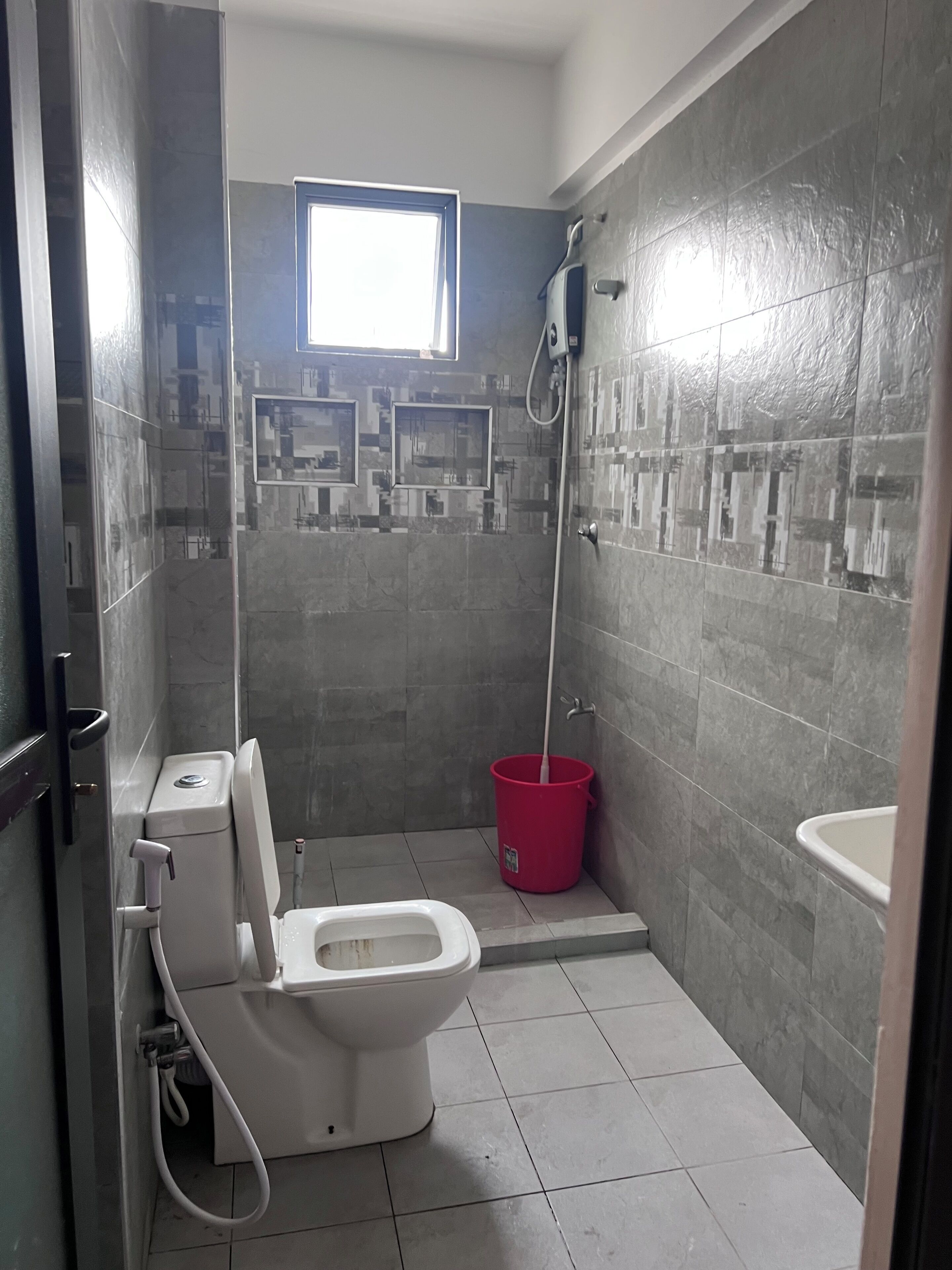 Dusche, Haartrockner, Bidet, Handtücher