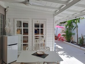 Outdoor dining - The Colibri, Orient Bay, Private Jacuzzi (ST MARTIN)
