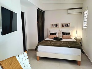 1 bedroom, iron/ironing board, travel cot, free WiFi - The Colibri, Orient Bay, Private Jacuzzi (ST MARTIN)