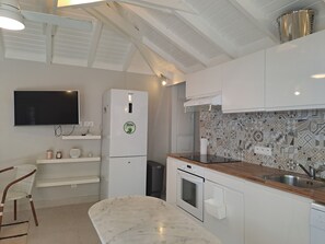 Coffee/tea maker, fridge, microwave, oven - The Colibri, Orient Bay, Private Jacuzzi (ST MARTIN)