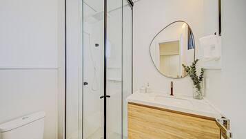 Comfort Apartment | Bathroom