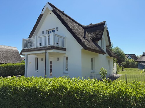 Reethaus Sonnenwiese, house by the sea with fenced garden, dogs welcome
