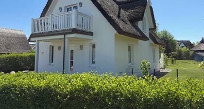 Reethaus Sonnenwiese, house by the sea with fenced garden, dogs welcome