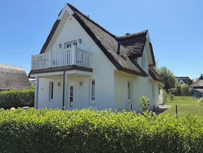 Reethaus Sonnenwiese, house by the sea with fenced garden, dogs welcome